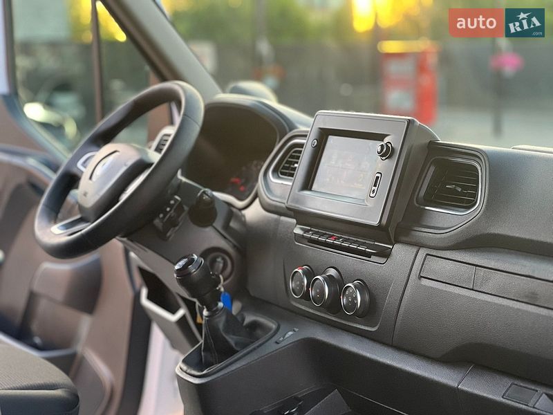 Вантажний фургон Renault Master 2022 в Дубні
