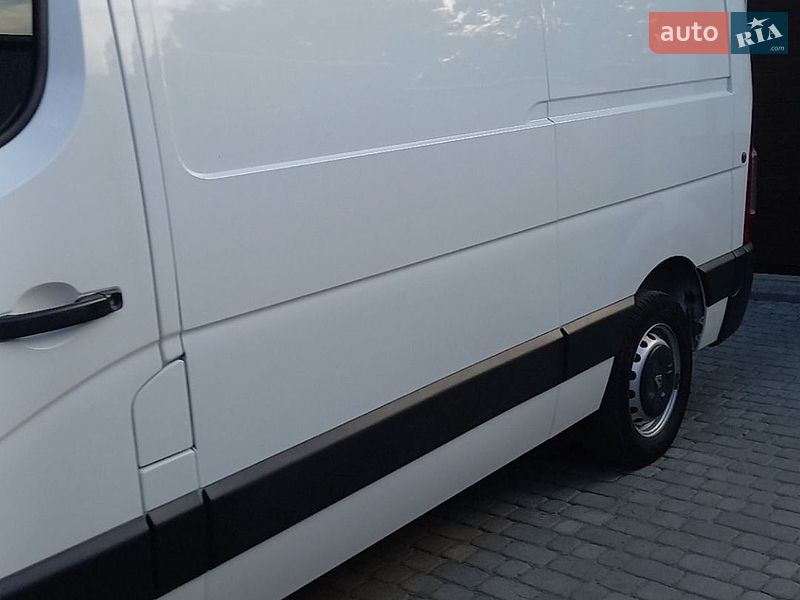 Вантажний фургон Renault Master 2017 в Львові