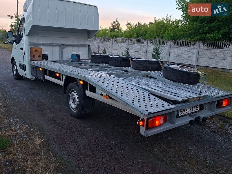 Евакуатор Renault Master 2015 в Радивиліві