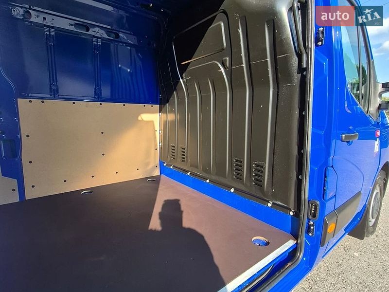 Грузовой фургон Renault Master 2022 в Дубно