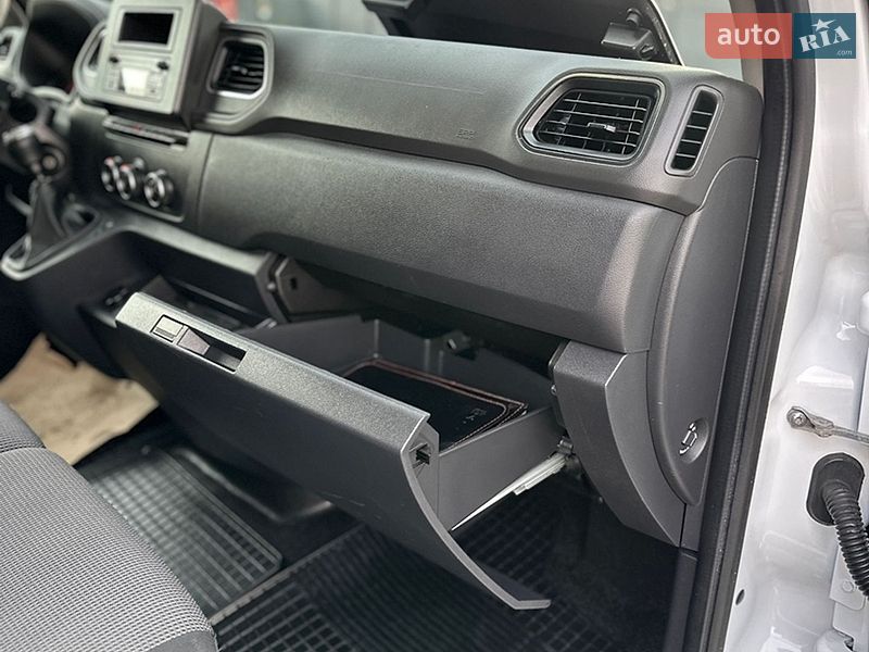 Грузовой фургон Renault Master 2022 в Дубно
