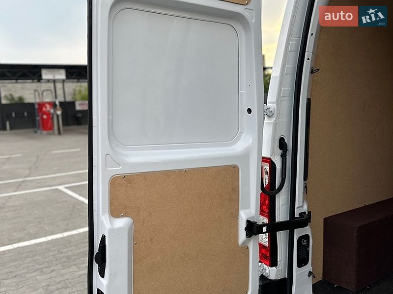 Грузовой фургон Renault Master 2022 в Дубно