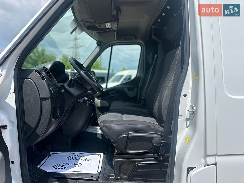 Вантажний фургон Renault Master 2018 в Рівному