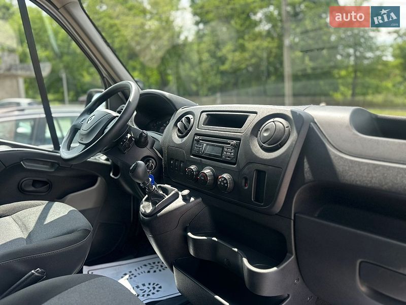 Вантажний фургон Renault Master 2018 в Рівному