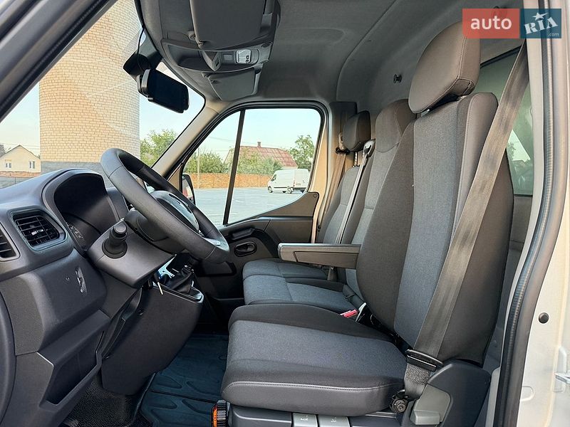 Вантажний фургон Renault Master 2023 в Дубні