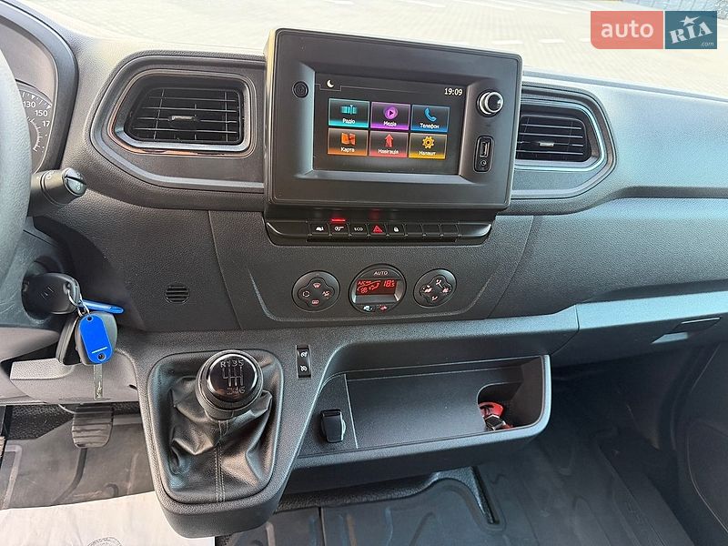 Вантажний фургон Renault Master 2023 в Дубні