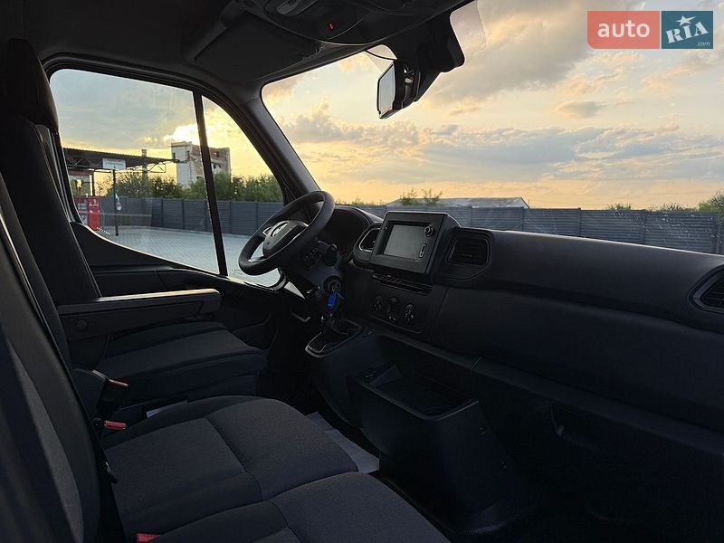 Вантажний фургон Renault Master 2023 в Дубні