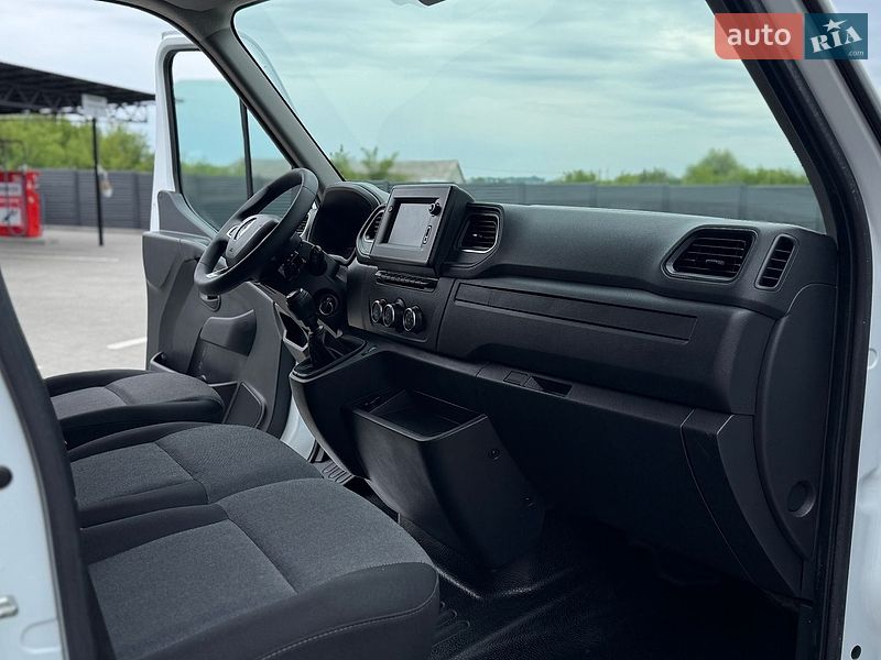 Вантажний фургон Renault Master 2023 в Дубні