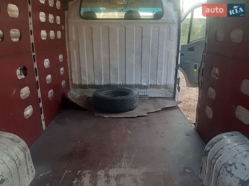 Вантажний фургон Renault Master 2004 в Рівному