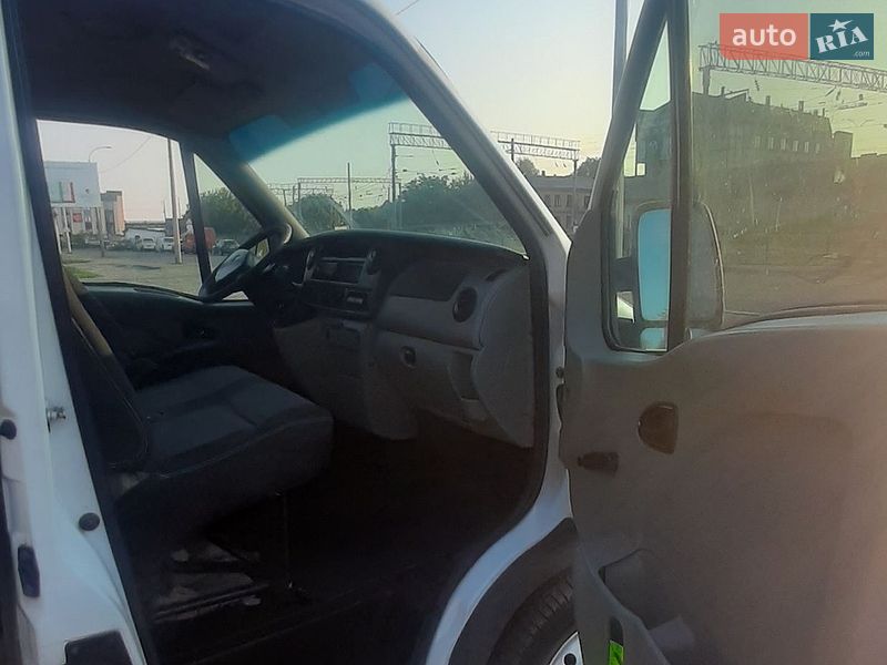 Вантажний фургон Renault Master 2004 в Рівному