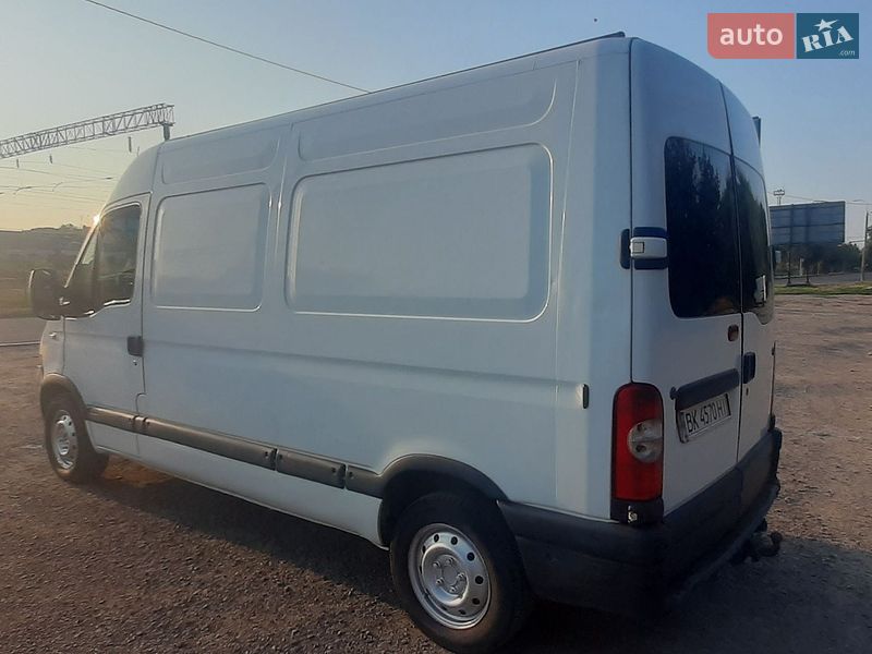 Вантажний фургон Renault Master 2004 в Рівному