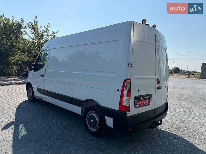 Вантажний фургон Renault Master 2015 в Тернополі