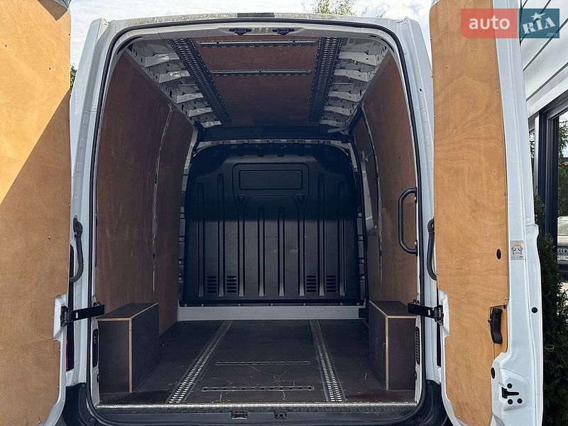 Вантажний фургон Renault Master 2021 в Рівному