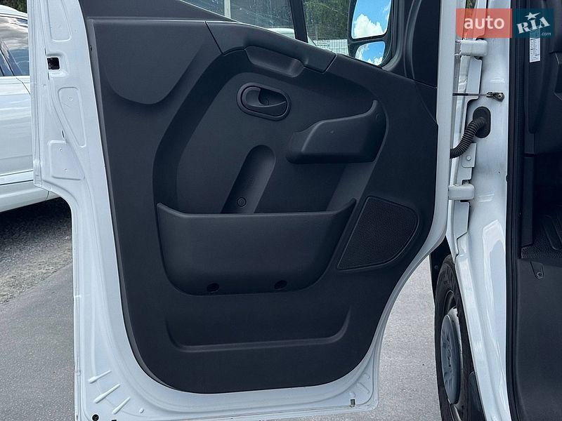 Вантажний фургон Renault Master 2021 в Рівному