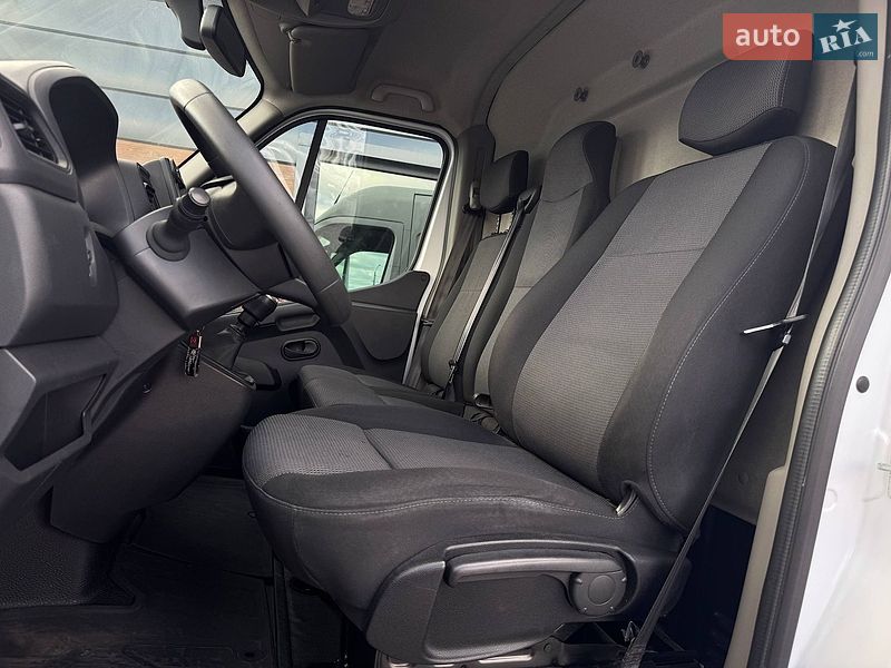 Вантажний фургон Renault Master 2021 в Рівному