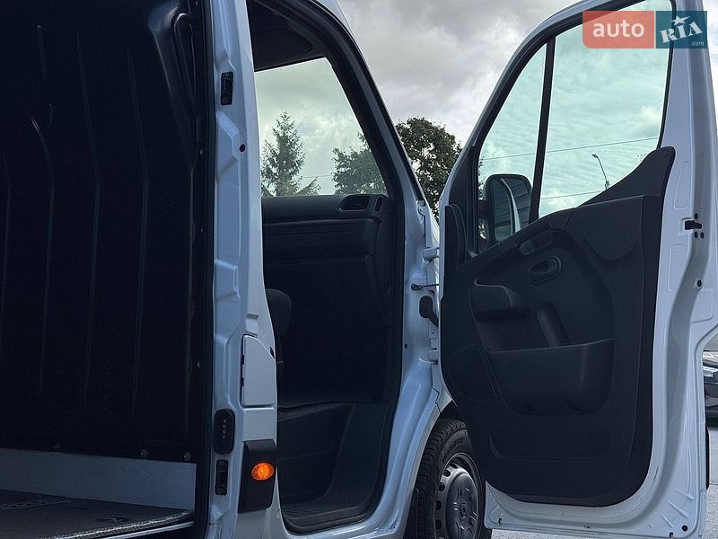 Вантажний фургон Renault Master 2021 в Рівному
