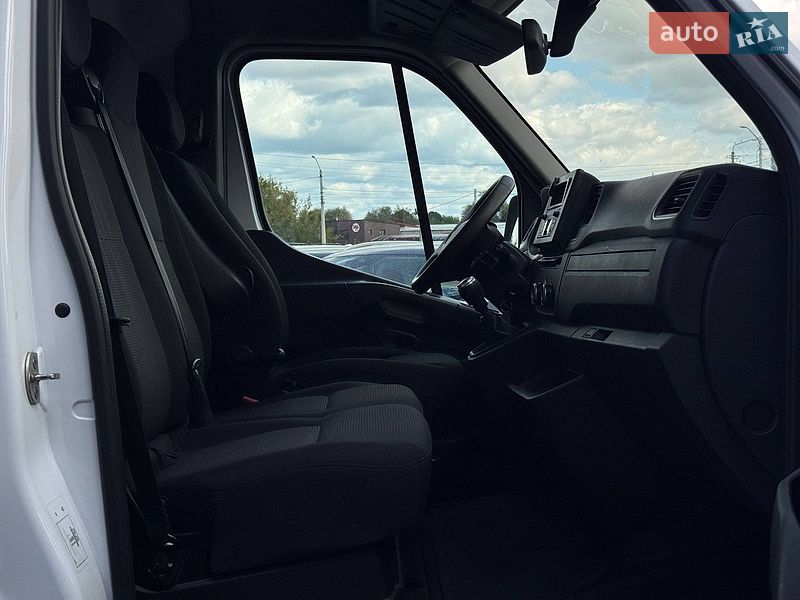 Вантажний фургон Renault Master 2021 в Рівному