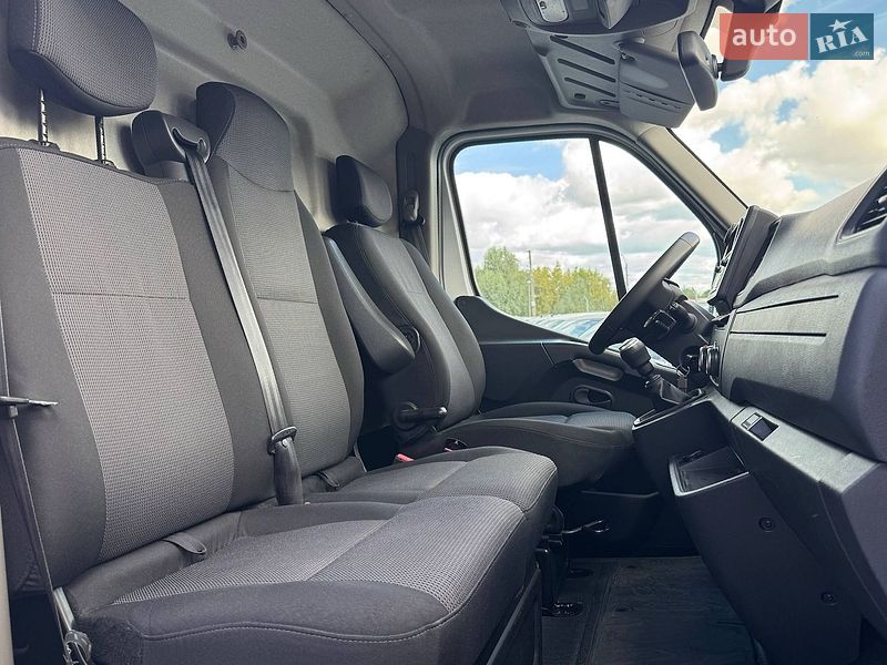 Вантажний фургон Renault Master 2021 в Рівному