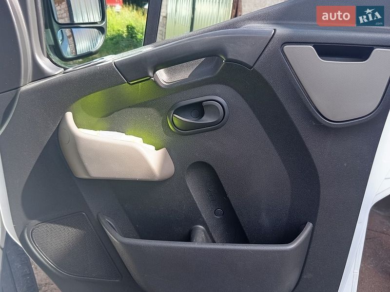 Мінівен Renault Master 2012 в Чернігові