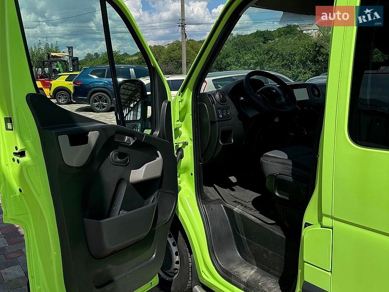 Вантажопасажирський фургон Renault Master 2017 в Великій Багачці