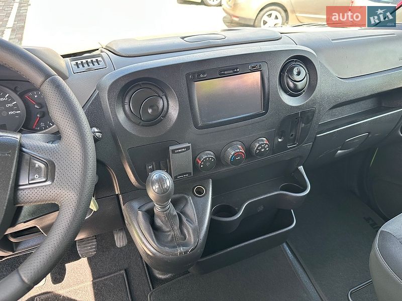 Вантажопасажирський фургон Renault Master 2017 в Великій Багачці