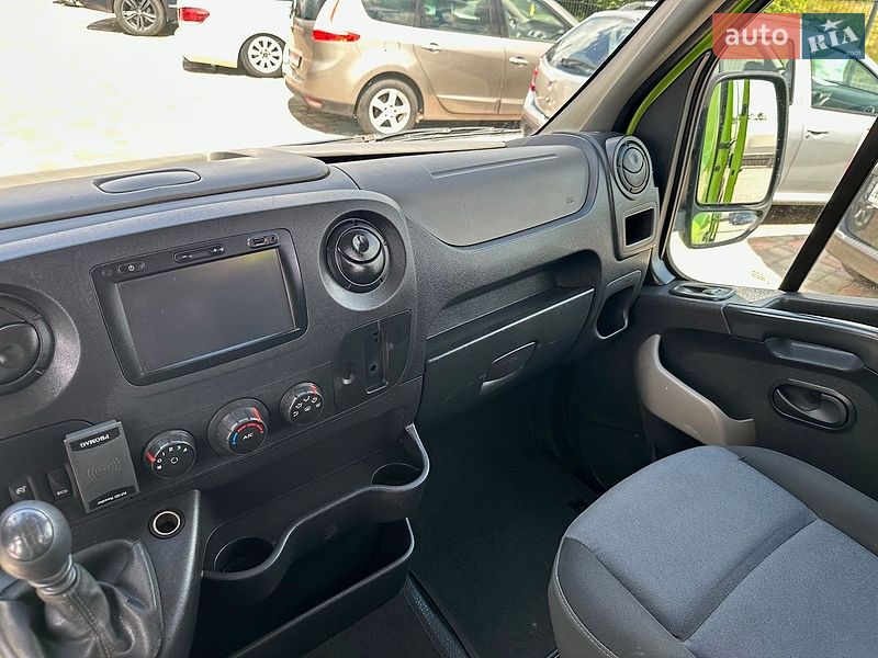 Вантажопасажирський фургон Renault Master 2017 в Великій Багачці