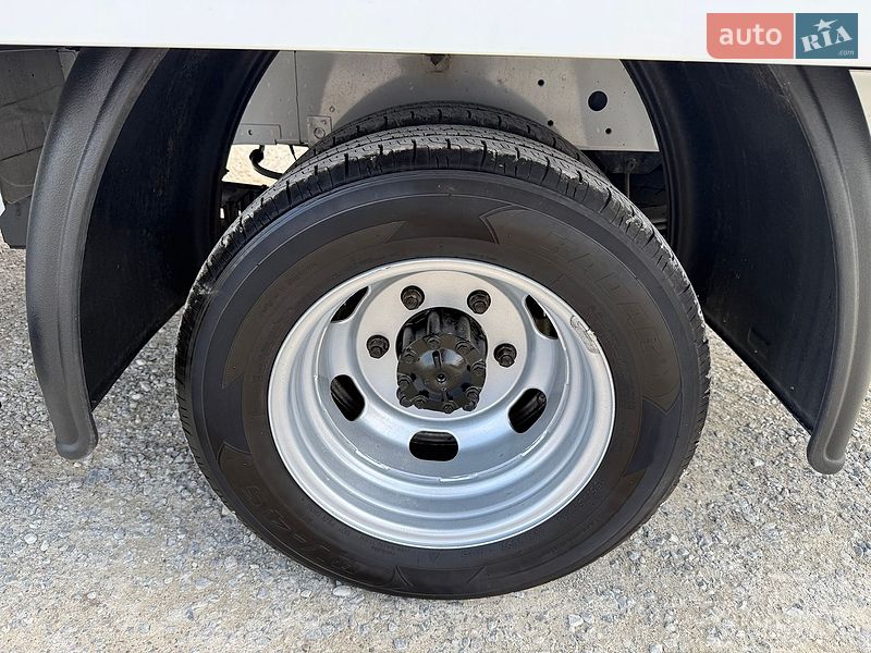 Вантажний фургон Renault Master 2018 в Львові