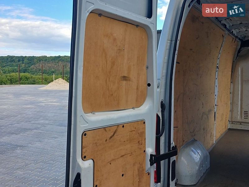 Вантажний фургон Renault Master 2013 в Теребовлі