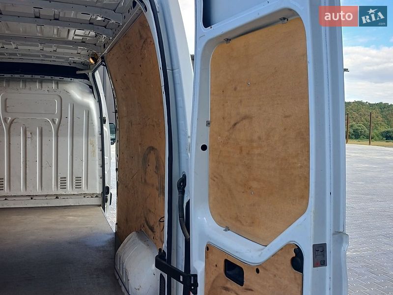 Вантажний фургон Renault Master 2013 в Теребовлі