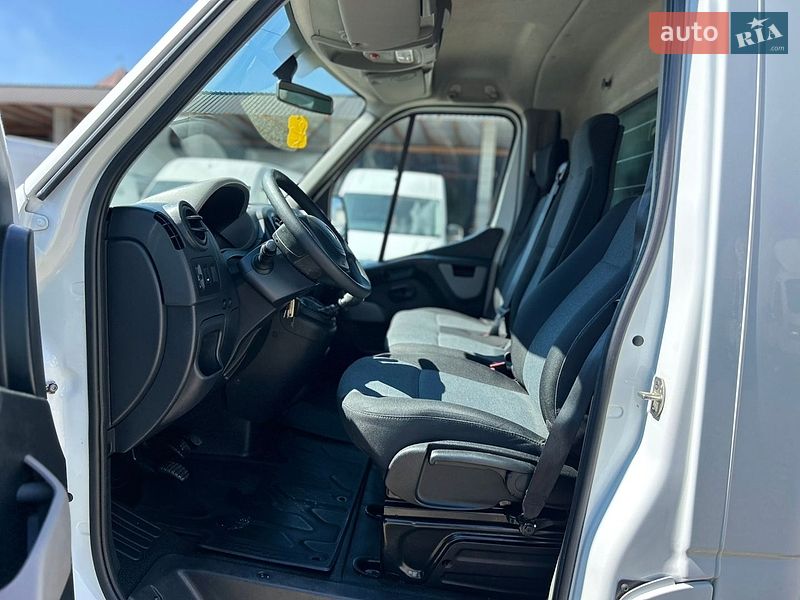 Грузовой фургон Renault Master 2018 в Хусте