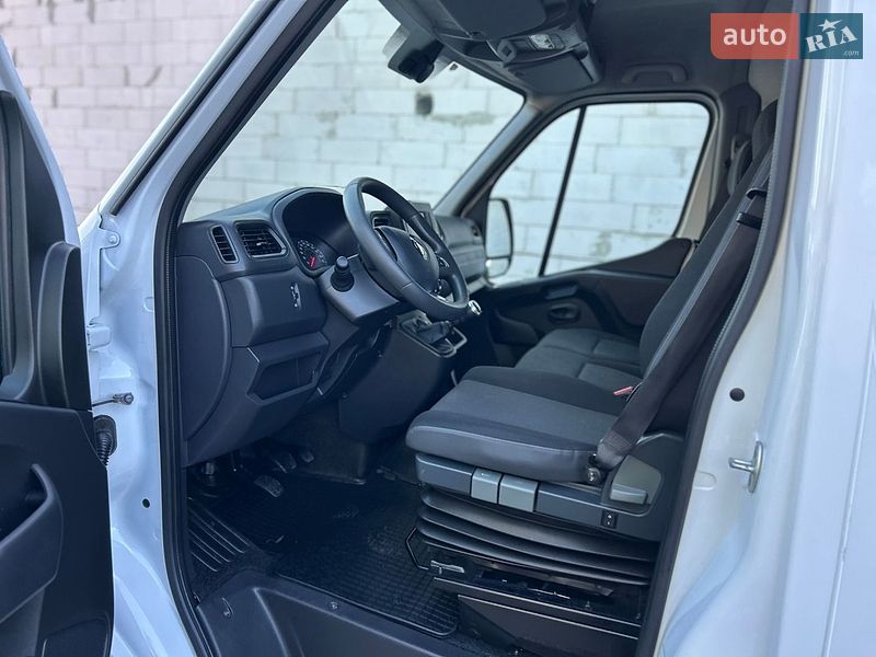 Грузовой фургон Renault Master 2021 в Хусте