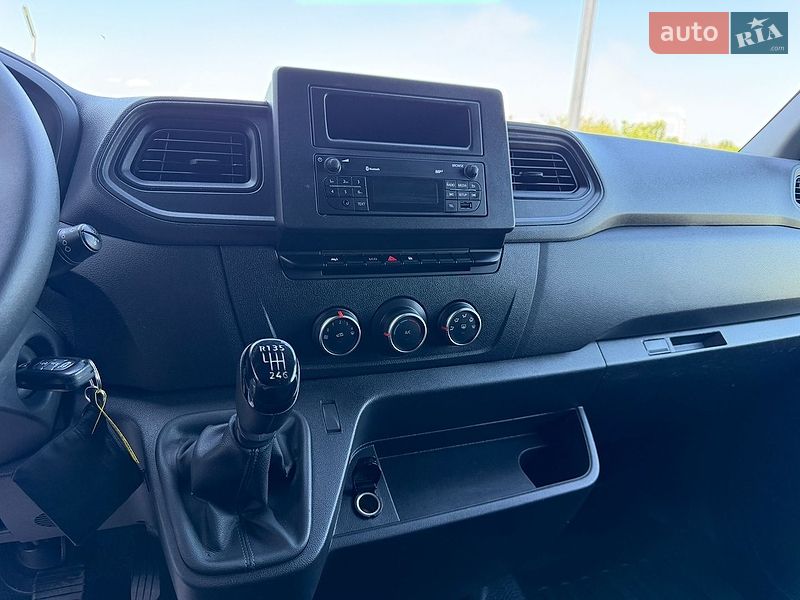 Вантажний фургон Renault Master 2020 в Рівному