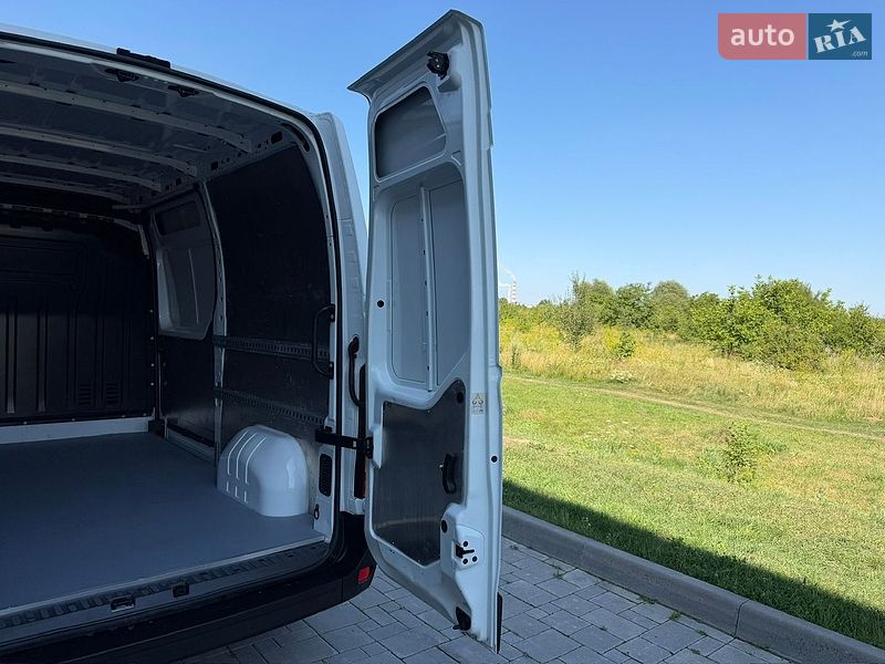 Вантажний фургон Renault Master 2020 в Рівному