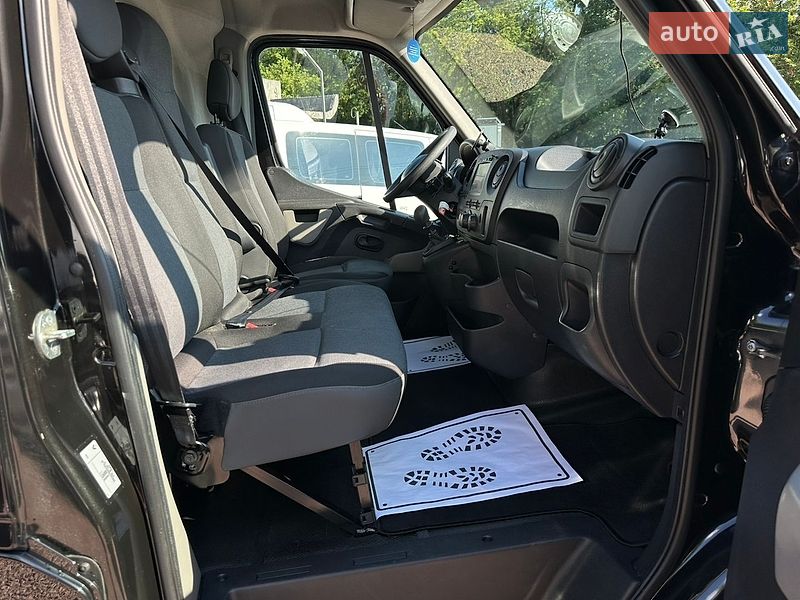 Вантажний фургон Renault Master 2018 в Рівному