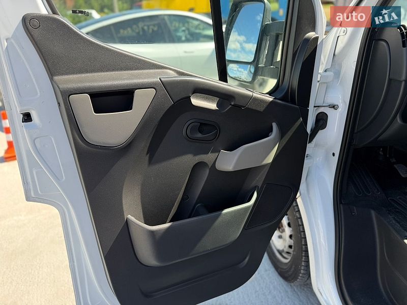 Грузовой фургон Renault Master 2018 в Львове
