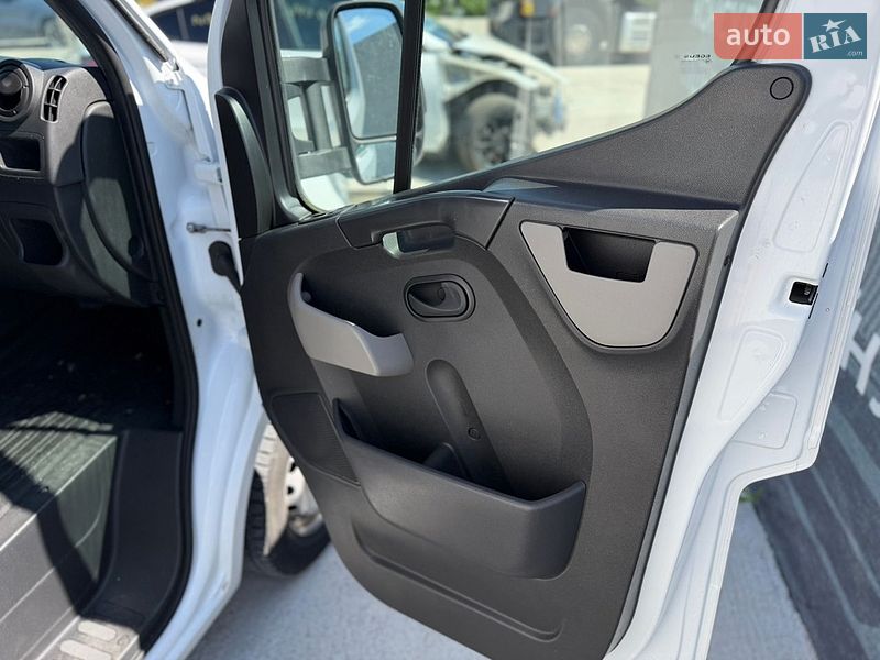 Вантажний фургон Renault Master 2018 в Львові