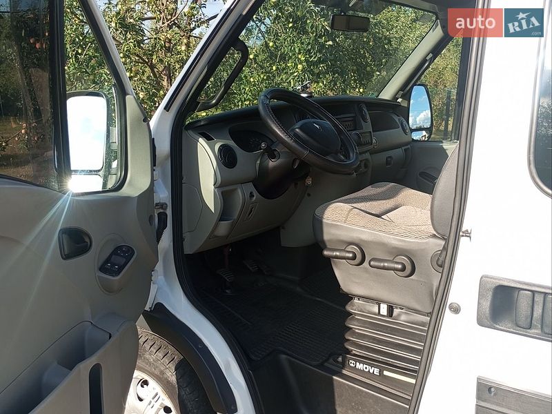 Минивэн Renault Master 2009 в Долине