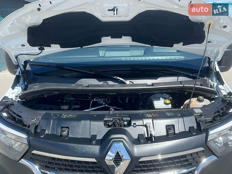 Вантажний фургон Renault Master 2022 в Лопатині