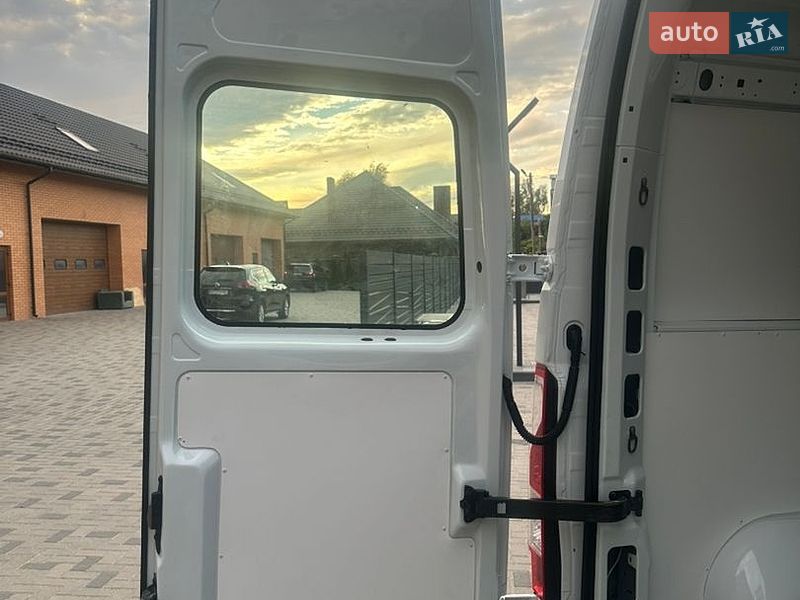 Грузовой фургон Renault Master 2017 в Ровно