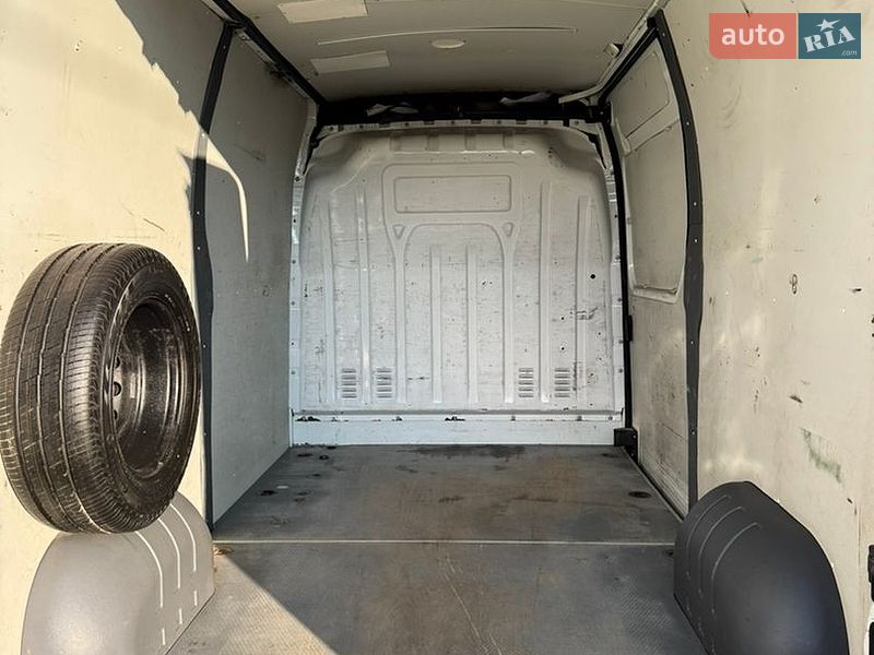 Вантажний фургон Renault Master 2011 в Жовкві