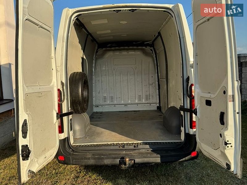 Вантажний фургон Renault Master 2011 в Жовкві