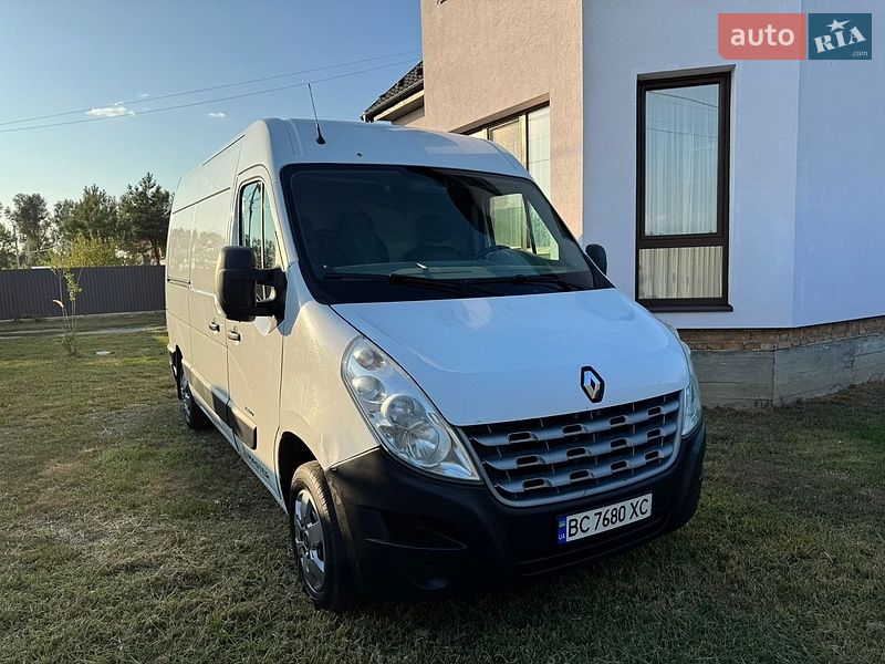 Вантажний фургон Renault Master 2011 в Жовкві