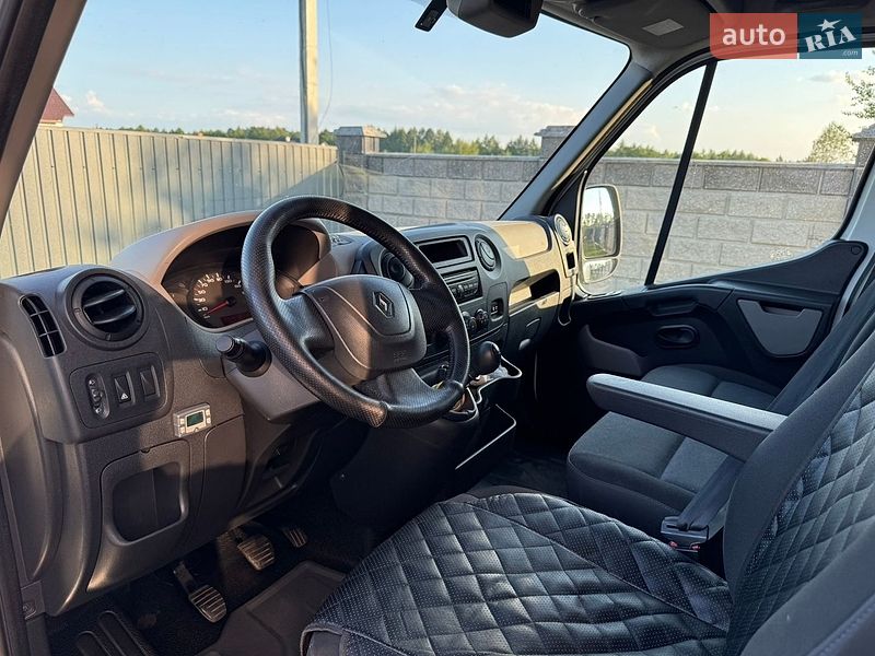 Вантажний фургон Renault Master 2011 в Жовкві