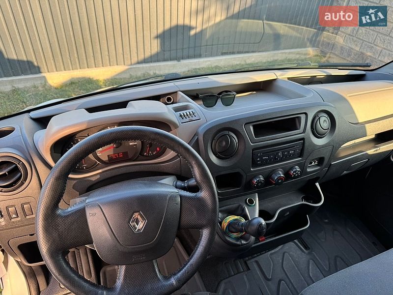 Вантажний фургон Renault Master 2011 в Жовкві