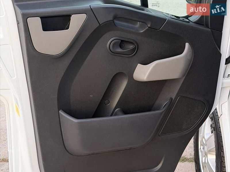 Евакуатор Renault Master 2017 в Рівному