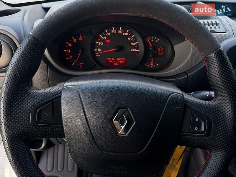 Евакуатор Renault Master 2017 в Рівному