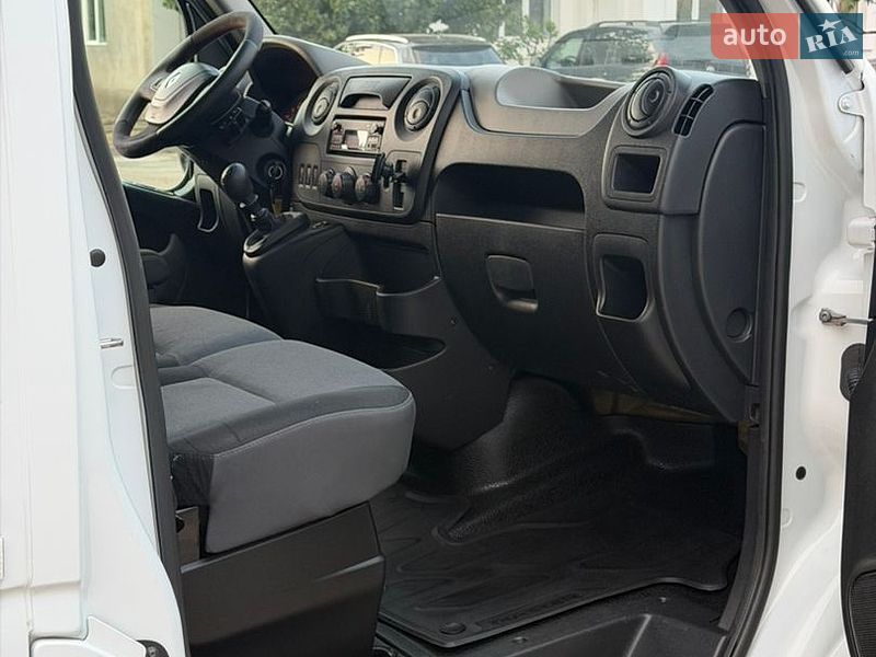 Евакуатор Renault Master 2017 в Рівному