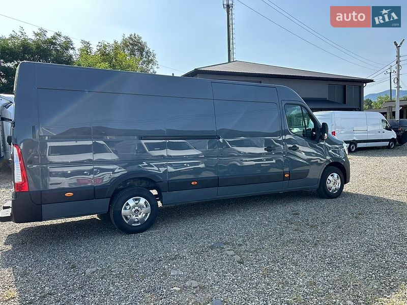 Грузовой фургон Renault Master 2022 в Хусте