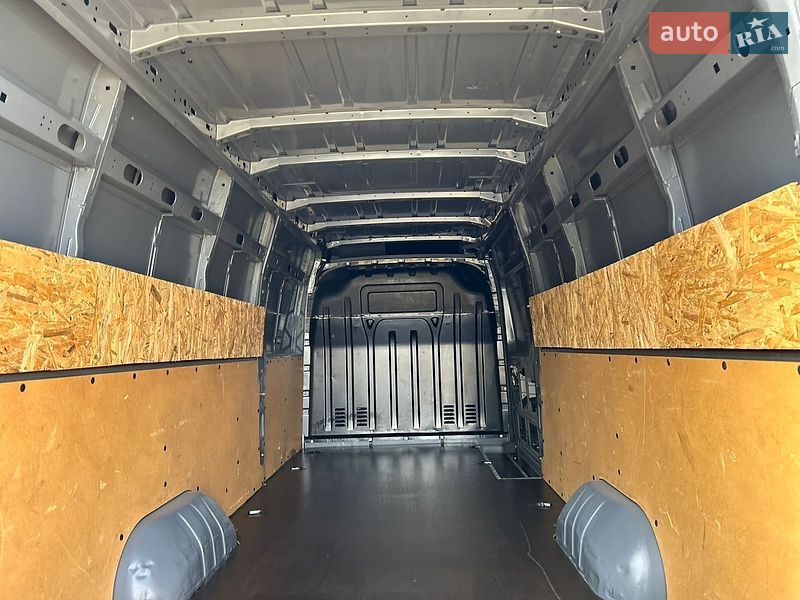 Грузовой фургон Renault Master 2022 в Хусте