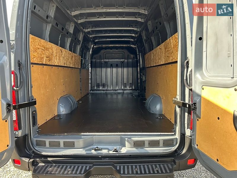 Грузовой фургон Renault Master 2022 в Хусте